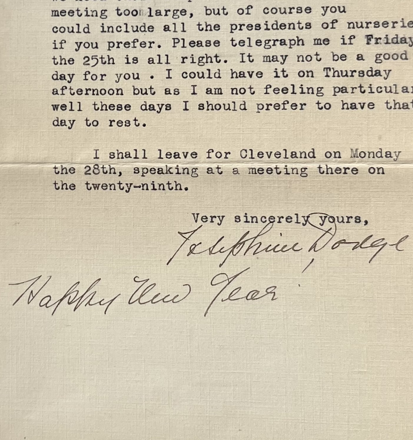 L’activiste américaine Josephine Jewell Dodge organise un meeting du « Day Nursery Movement » à Chicago