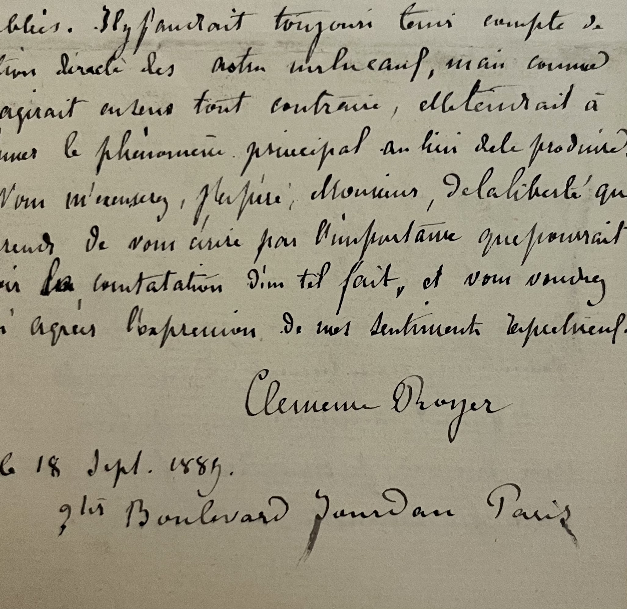Clémence Royer propose une nouvelle expérience pour déterminer la nature du noyau terrestre en utilisant la Tour Eiffel