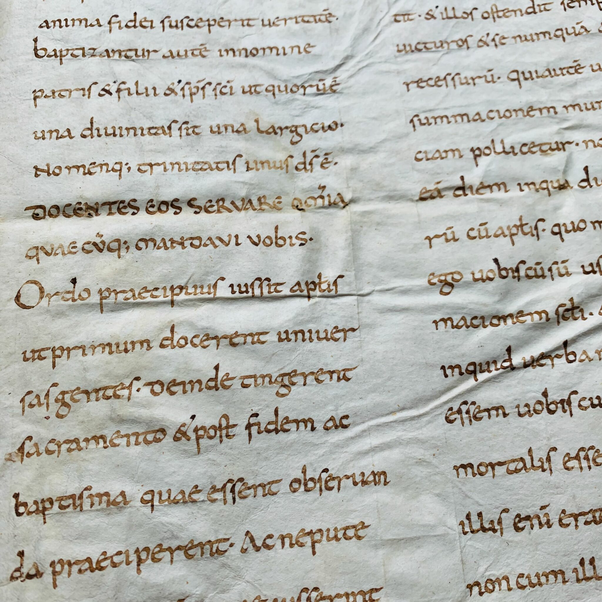Précieux feuillet manuscrit du Xe siècle d’une homélie du moine bénédictin Raban Maur rédigé vers l’an mil