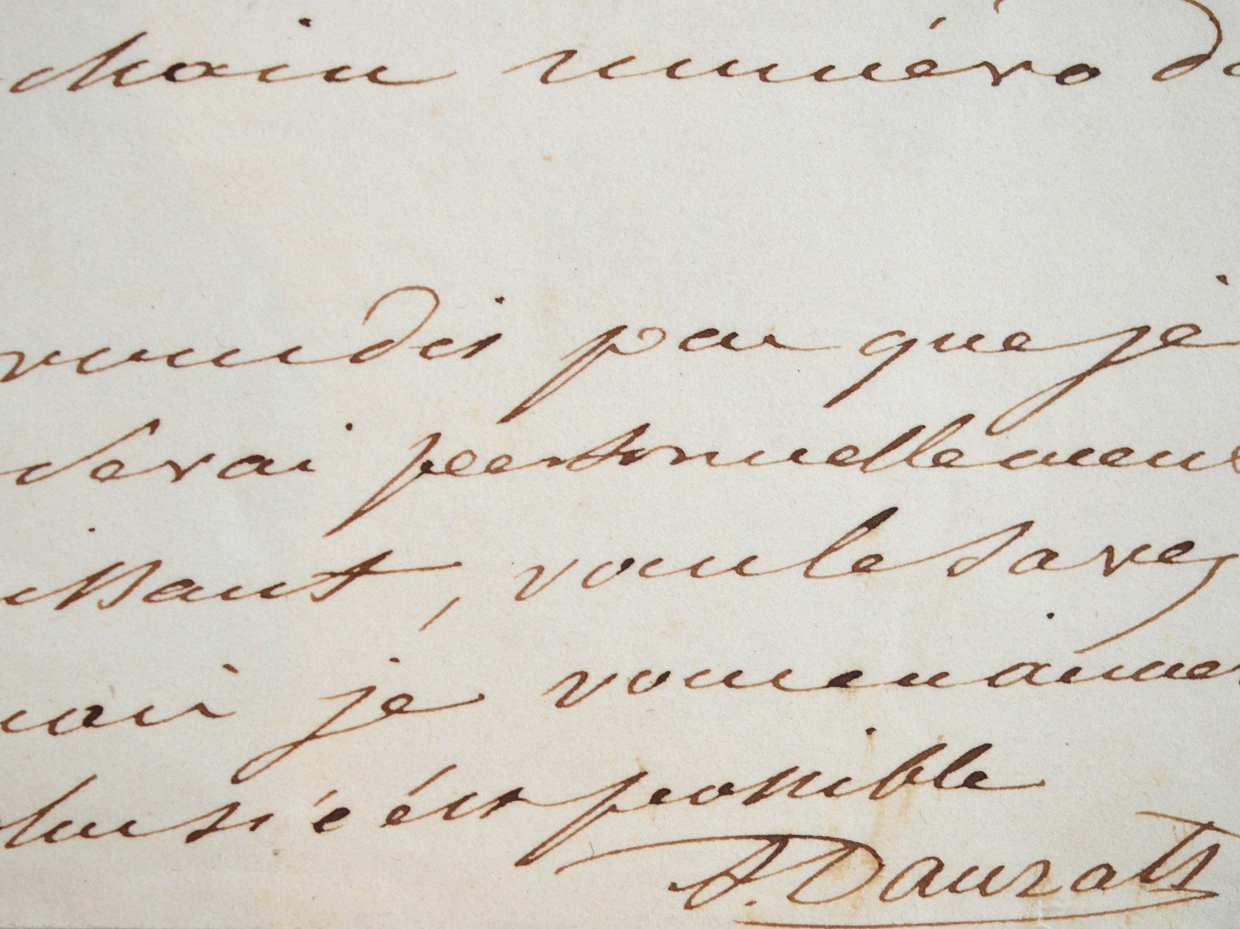 Adrien Dauzats fait la promotion d’une cantatrice.