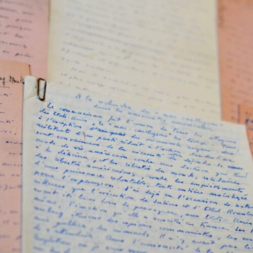 Manuscrits de 11 chroniques de Thierry Maulnier pour le Figaro