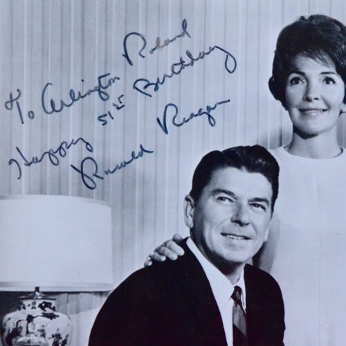 Beau portrait dédicacé de Ronald Reagan avec son épouse