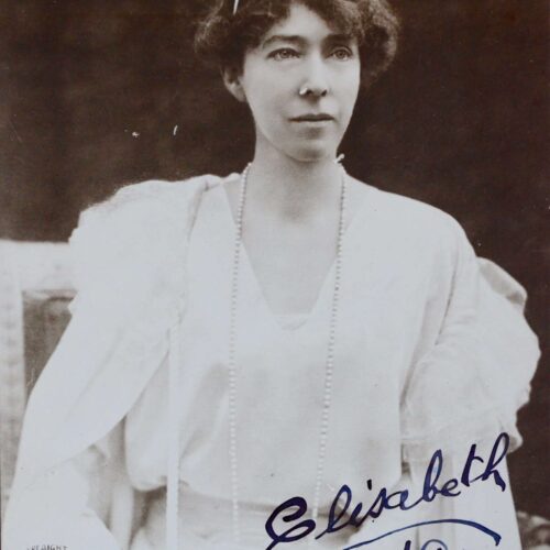 Beau portrait signé de la reine des Belges Élisabeth, en 1928