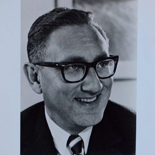 Beau portrait dédicacé du prix Nobel de la Paix, Henry Kissinger