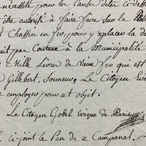 L'évêque de Paris, Gobel, demande le rétablissement d'une cloche de la fèche de Notre-Dame