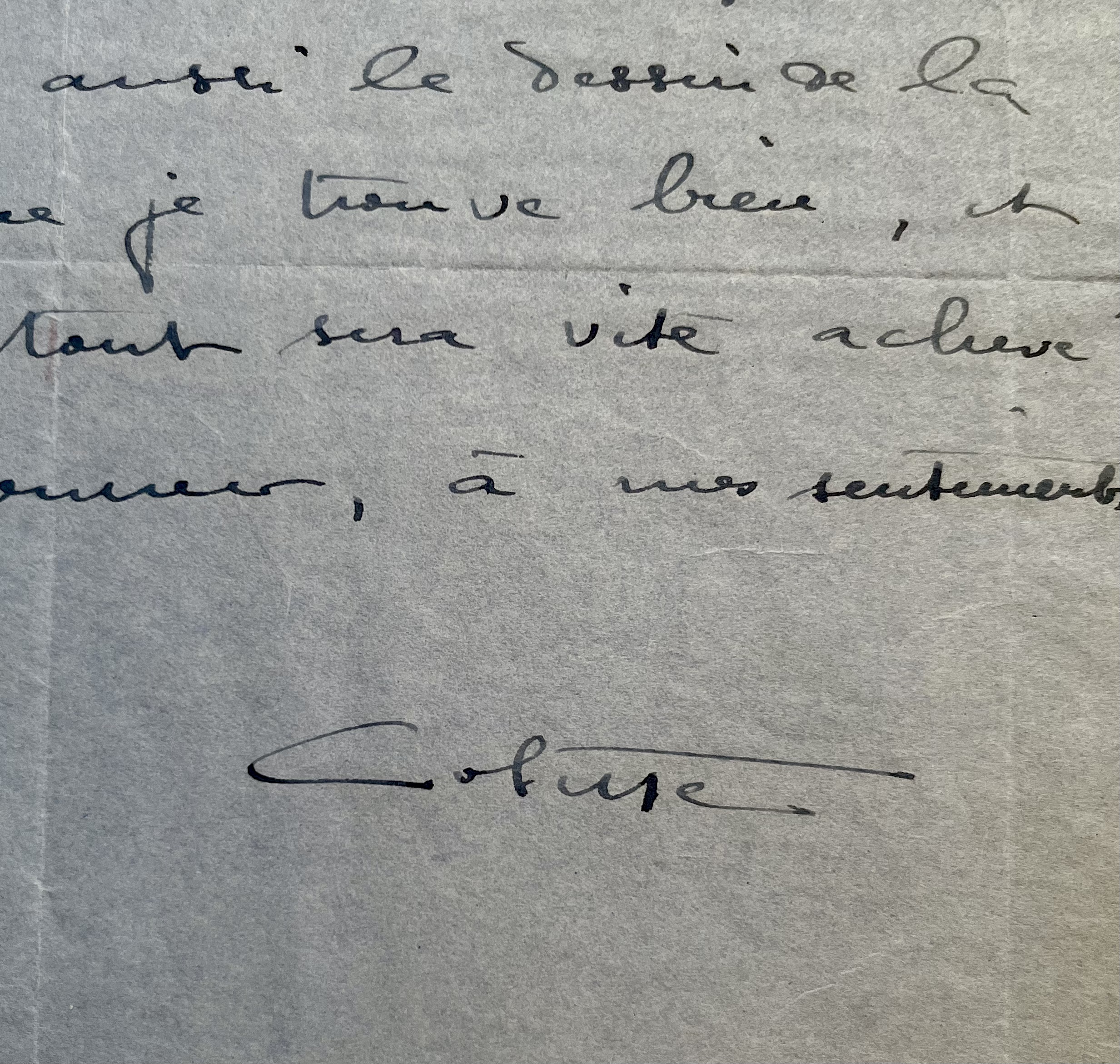 Colette valide le dessin d’une nouvelle cheminée