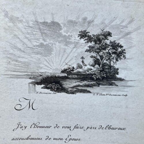 Magnífica tarjeta de anuncio de nacimiento en blanco del siglo XVIII, ilustrada con un bebé que sostiene un sonajero