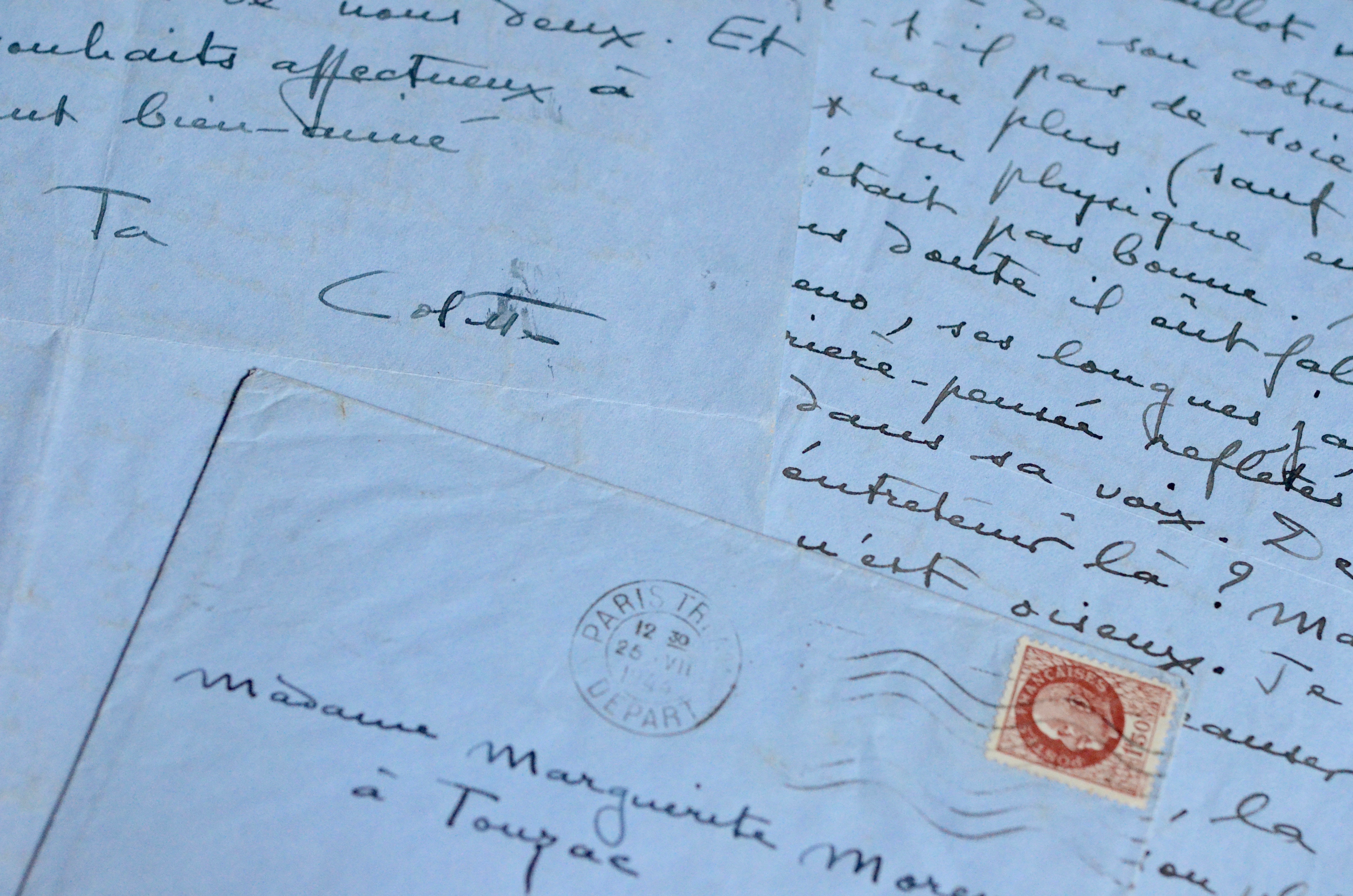 Colette raconte à Marguerite Moreno ses souvenirs de théâtre et les bombardements