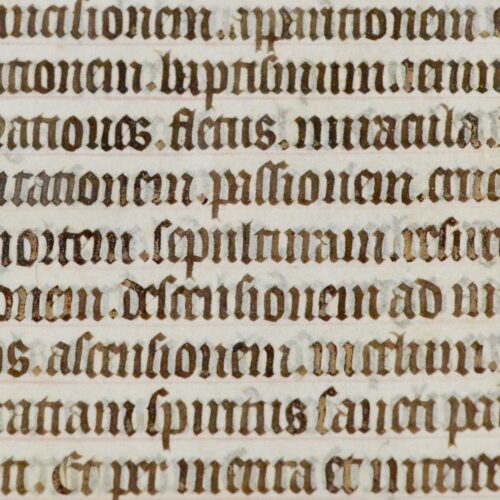 Feuillet d'une bible calligraphiée sur vélin au XVe siècle
