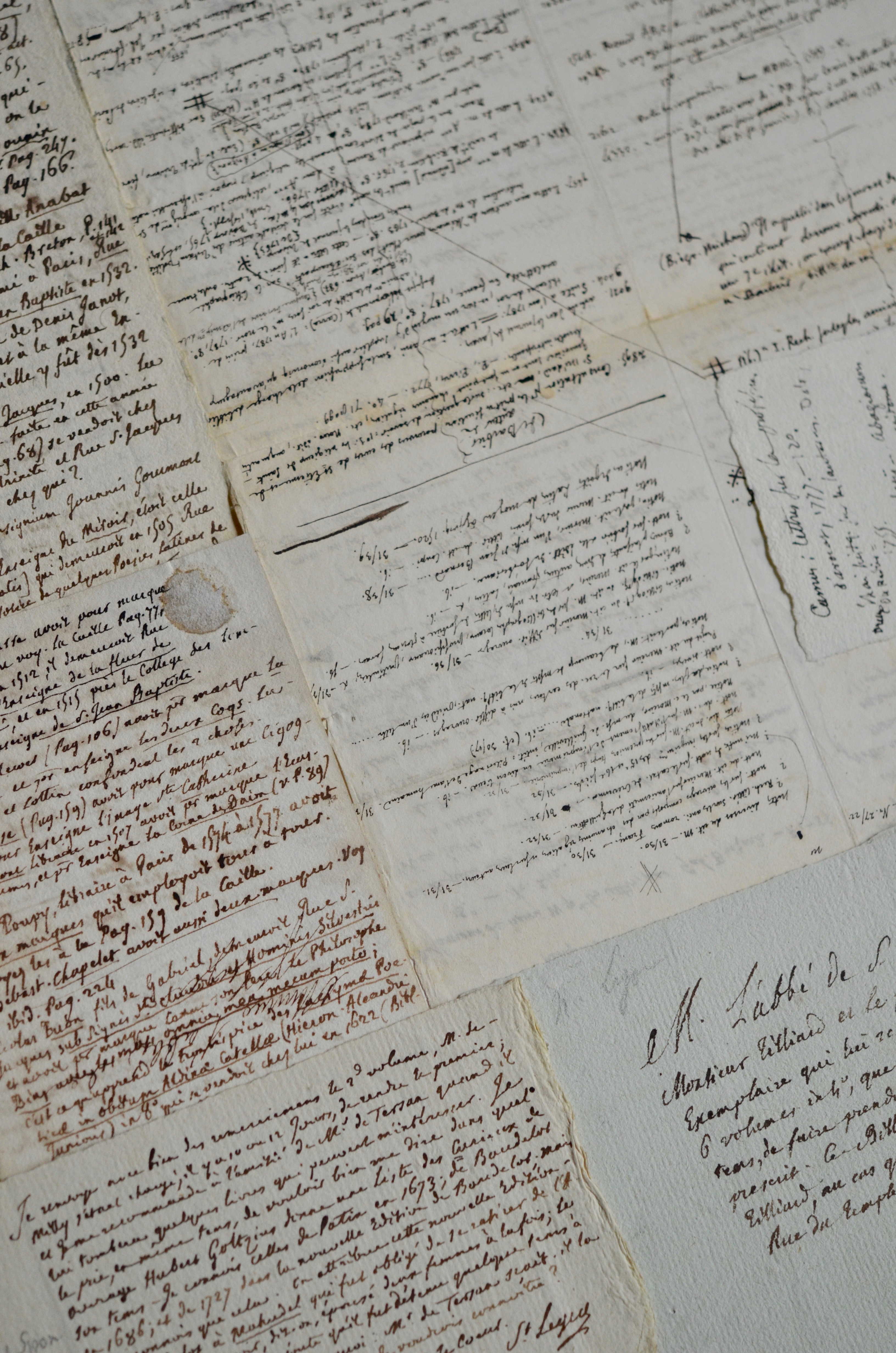 Ensemble de lettres et notes du bibliographe Barthélemy Mercier, abbé de Saint-Léger