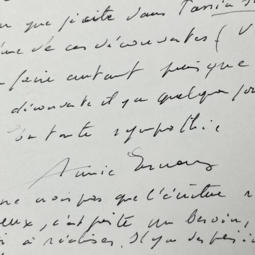 Annie Ernaux évoque les écrivains qui l'ont influencée (Céline, Proust, Pavese), et son besoin d'écrire