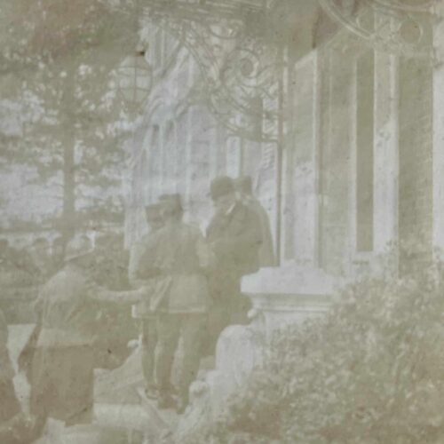 Fotografia inedita di Georges Clemenceau presso la sede centrale di Foch nel marzo 1918, con note esplicative