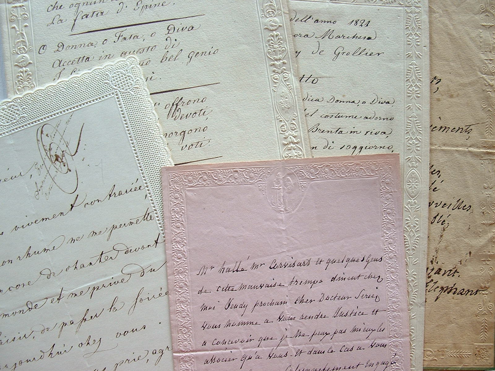 Poèmes et lettres sur de jolis papiers gaufrés XIXe.