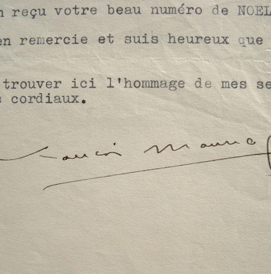 François Mauriac satisfait d’une publication.