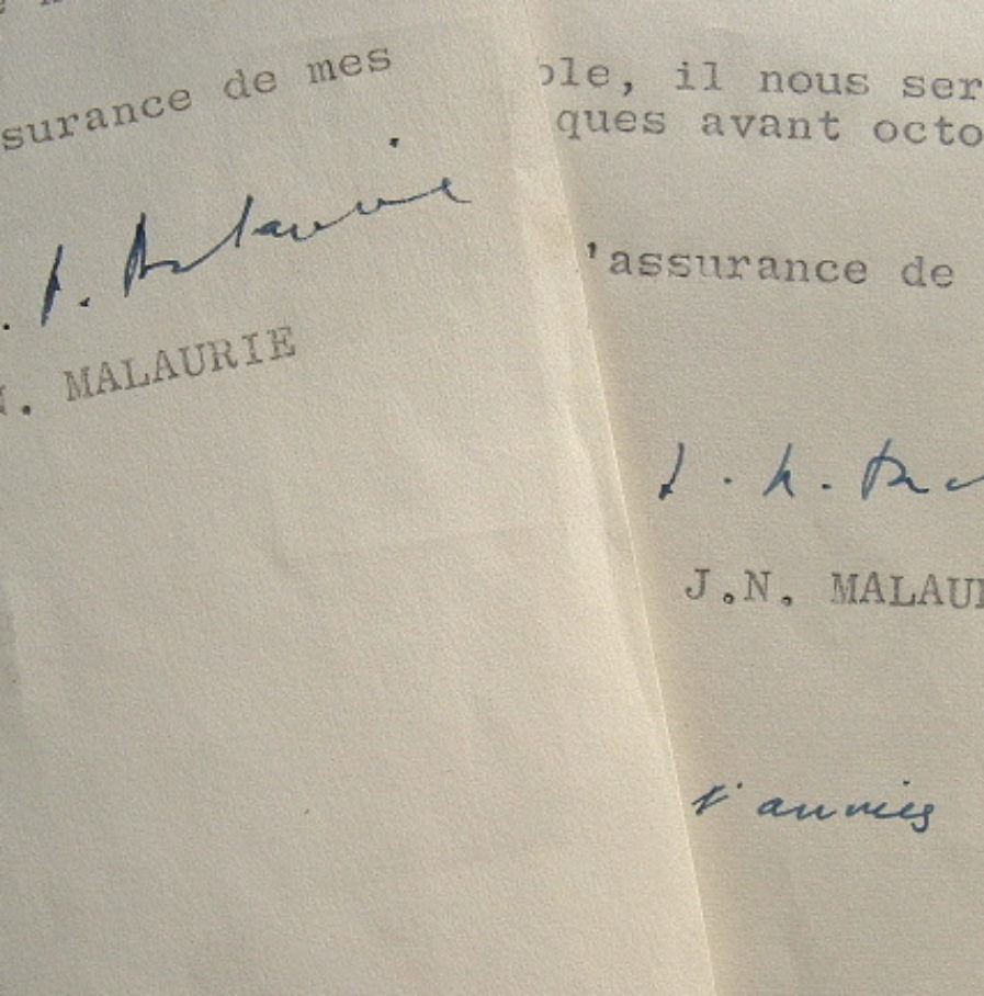 Jean Malaurie prépare une bibliographie géographique.