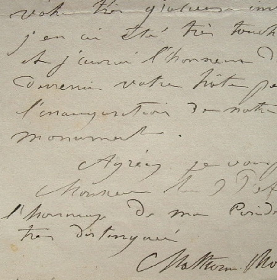 Mathurin Moreau se prépare à l’inauguration d’un monument.