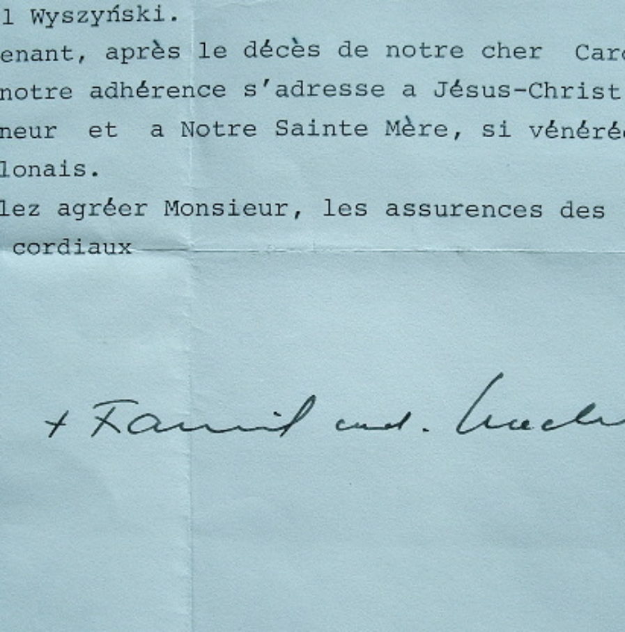 Le cardinal Macharski réconforté après l’attentat contre Jean-Paul II.