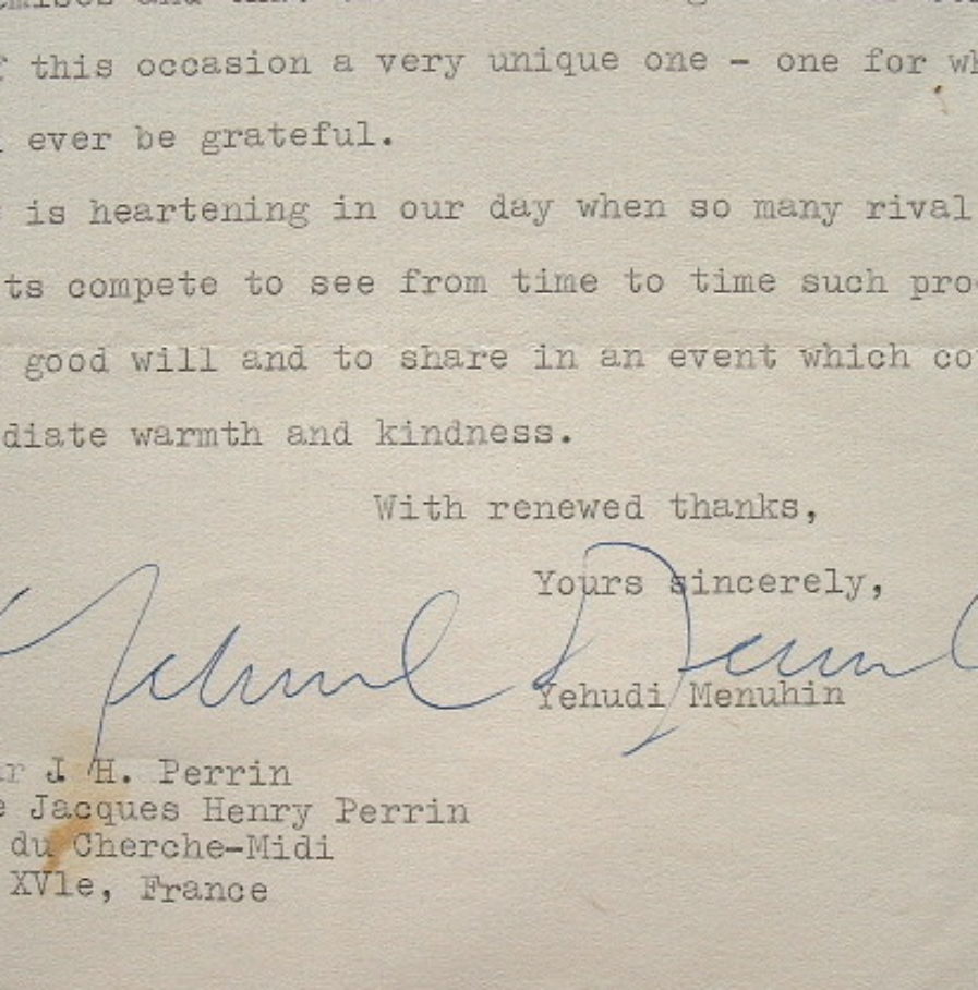 Yehudi Menuhin organise une vente pour son Ecole de musique.