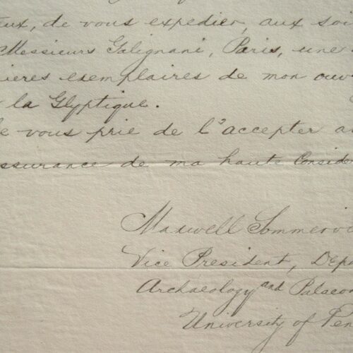 Le gemmologue américain Maxwell Sommerville publie son ouvrage sur la glyptique.