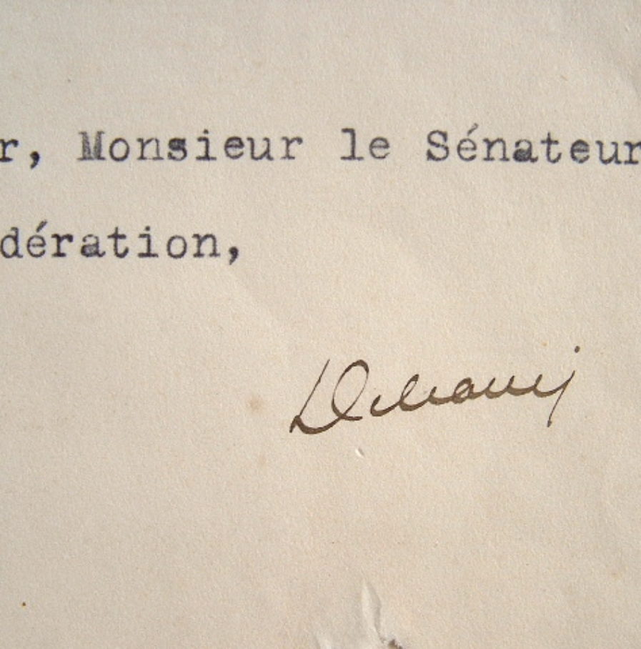 Delcassé refuse une mission diplomatique en Italie.