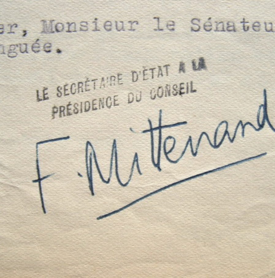 François Mitterrand exige le remboursement de fonds prêtés à un journal.