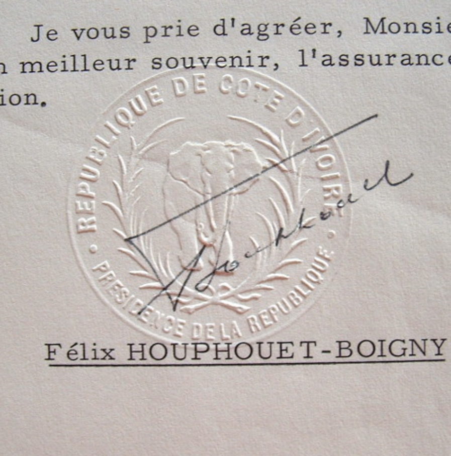 Houphouët-Boigny se préoccupe du poète anti-apartheid Breyten Breitenbach.