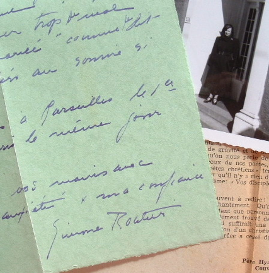 La poétesse québecoise Simone Routier débarque à Paris.