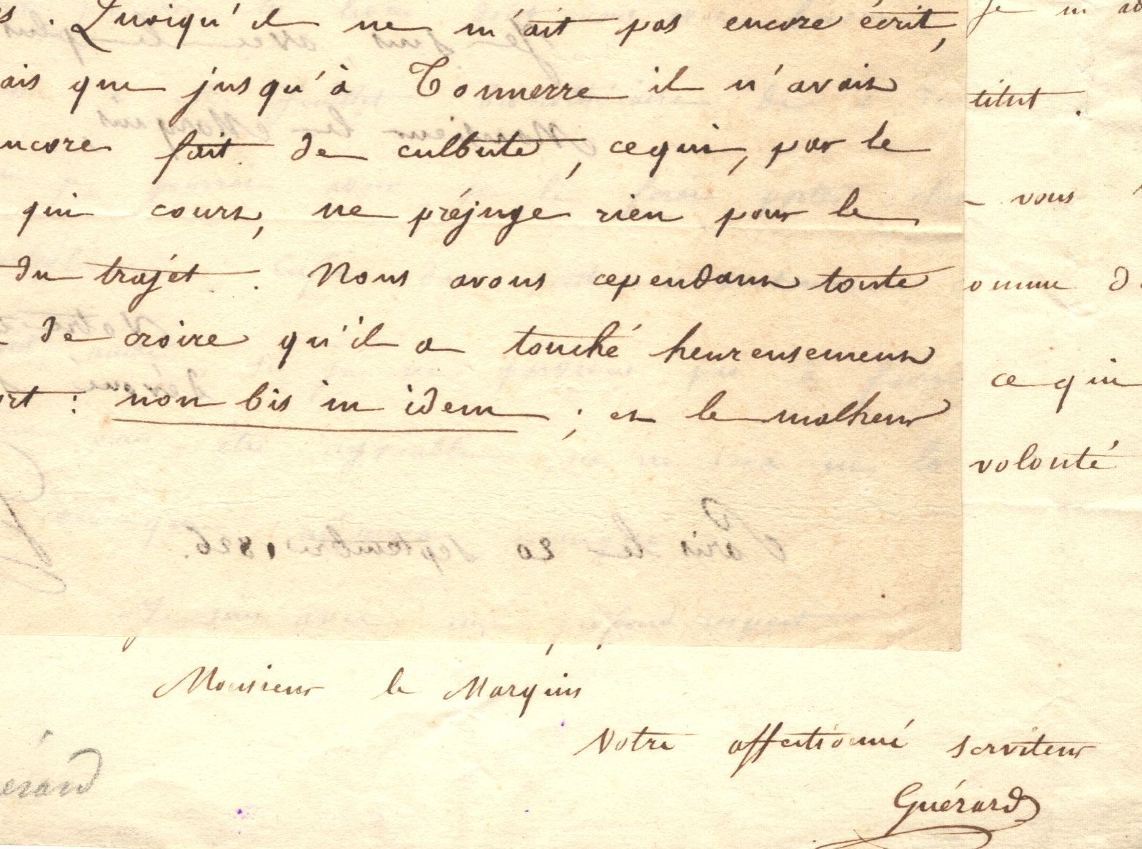 Benjamin Guérard occupé à vider la bibliothèque.