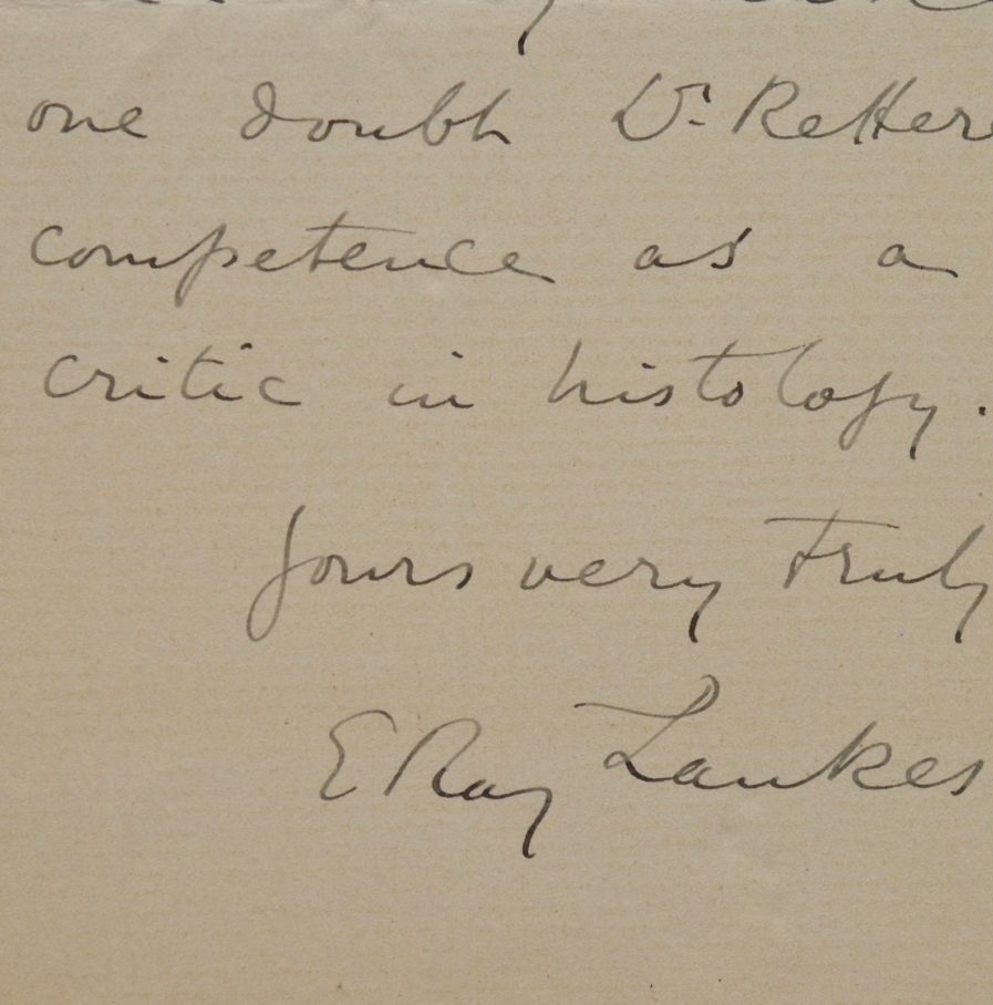 Le zoologiste Edwin Ray Lankester doute des compétences du Docteur Edmond Retterer.